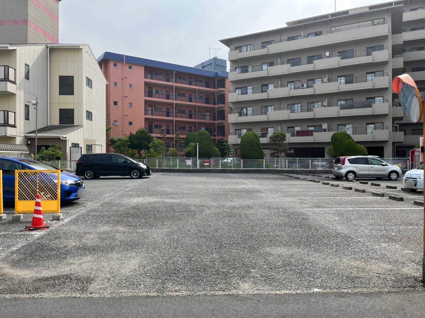 【月極駐車場 箕面市箕面】駐車場足立